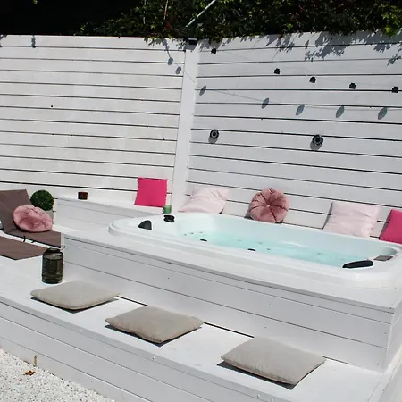 Conca C21- Front Little Pool, Private Jacuzzi Sea View Aparthotel