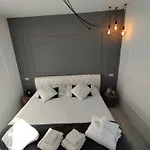 Hotel apartamentowy Conca C21- Front Little Pool, Private Jacuzzi Sea View