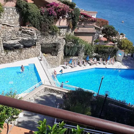 Conca Verde: Beachfront With Private Jacuzzis 2* Andora
