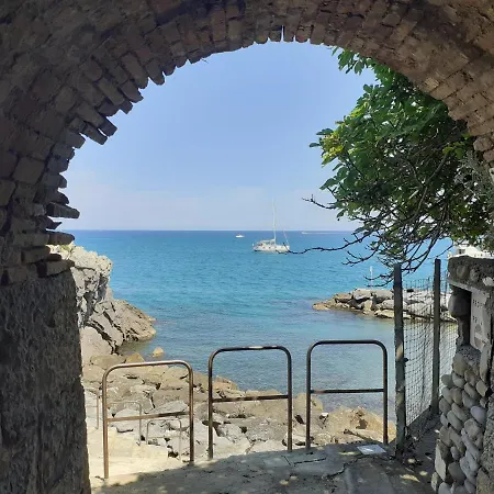 Conca Verde: Beachfront With Private Jacuzzis Aparthotel Andora