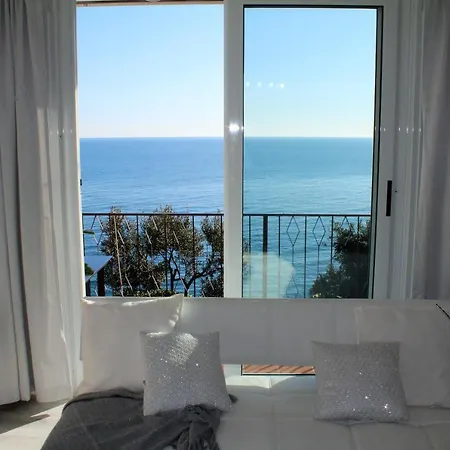 Conca Verde: Beachfront With Private Jacuzzis 2* Andora