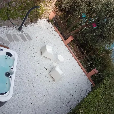 Hotel apartamentowy Conca C21- Front Little Pool, Private Jacuzzi Sea View